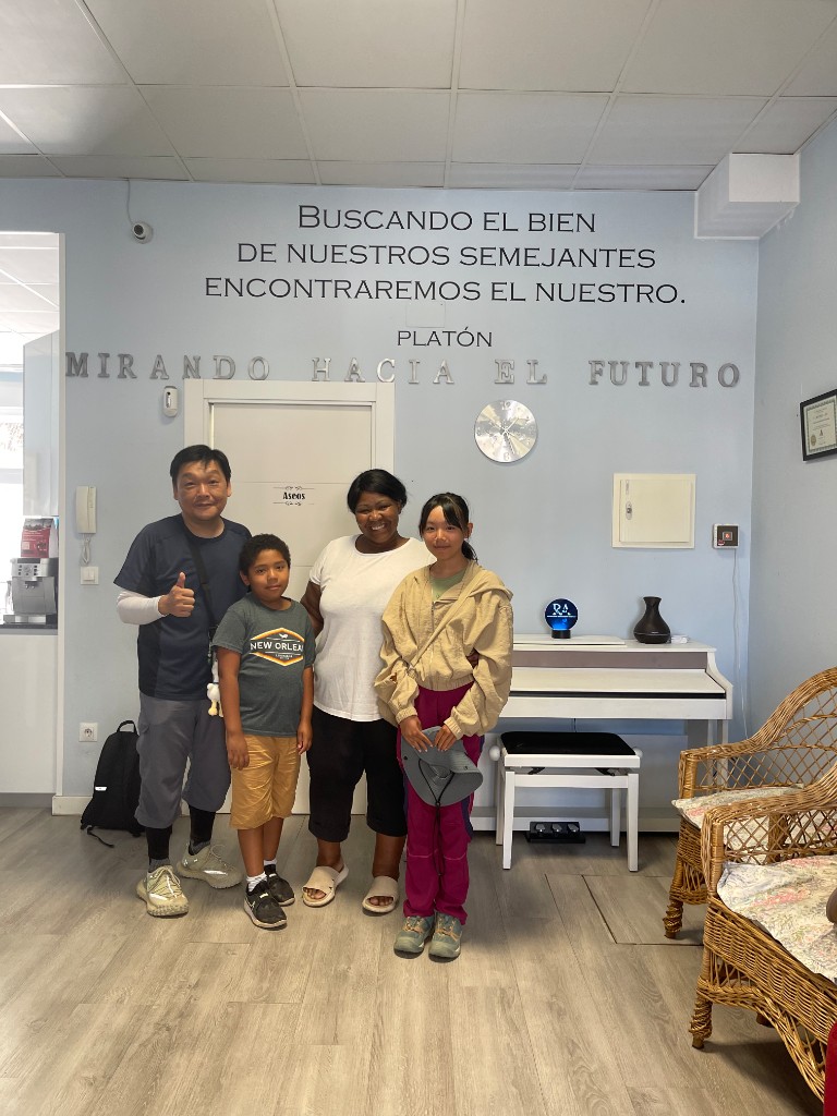 Host family and students in the common area